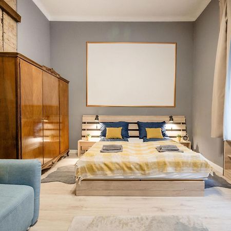 Urban Tranquillity By The Main Shopping Street Apartment Budapest Luaran gambar