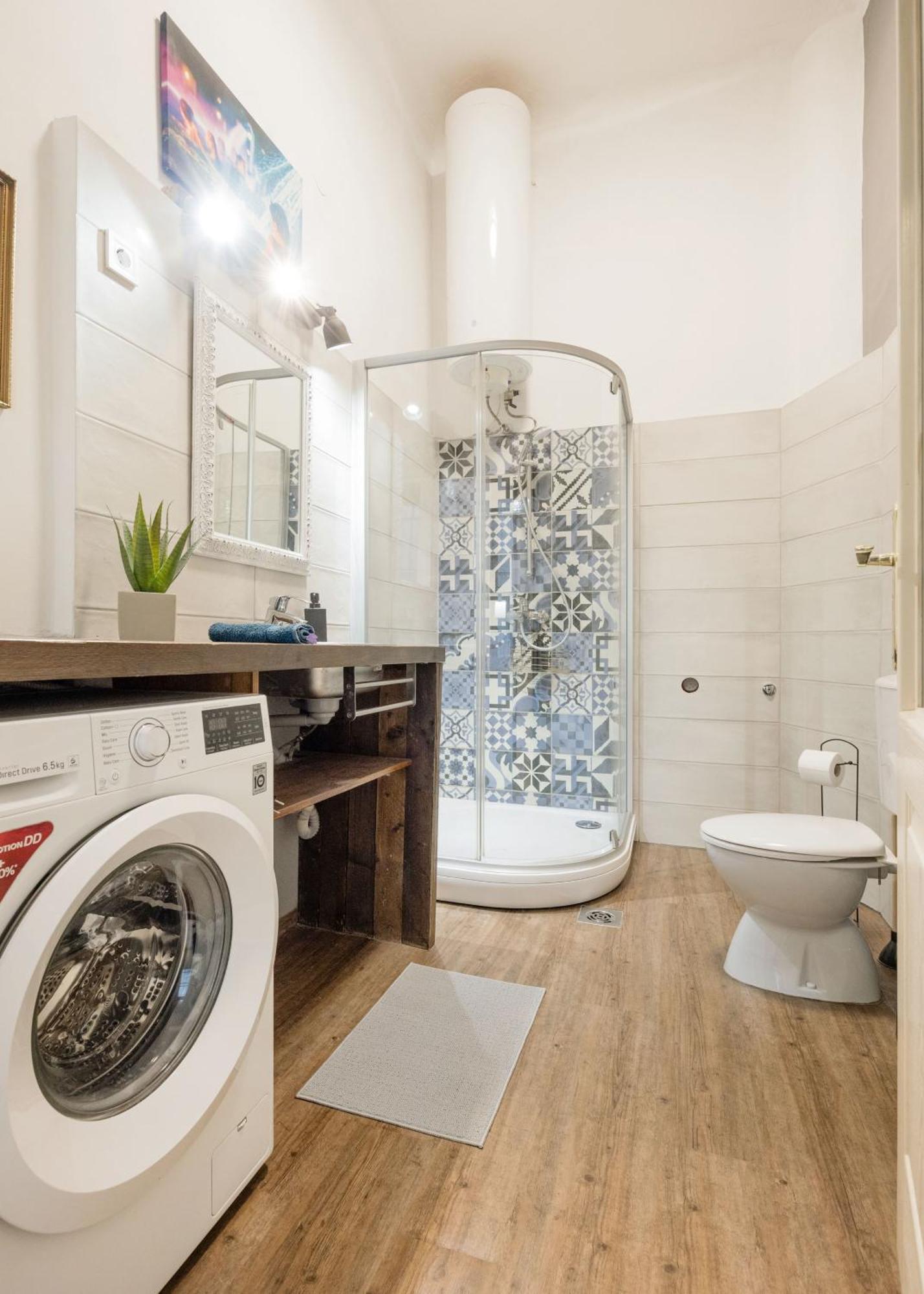 Urban Tranquillity By The Main Shopping Street Apartment Budapest Luaran gambar