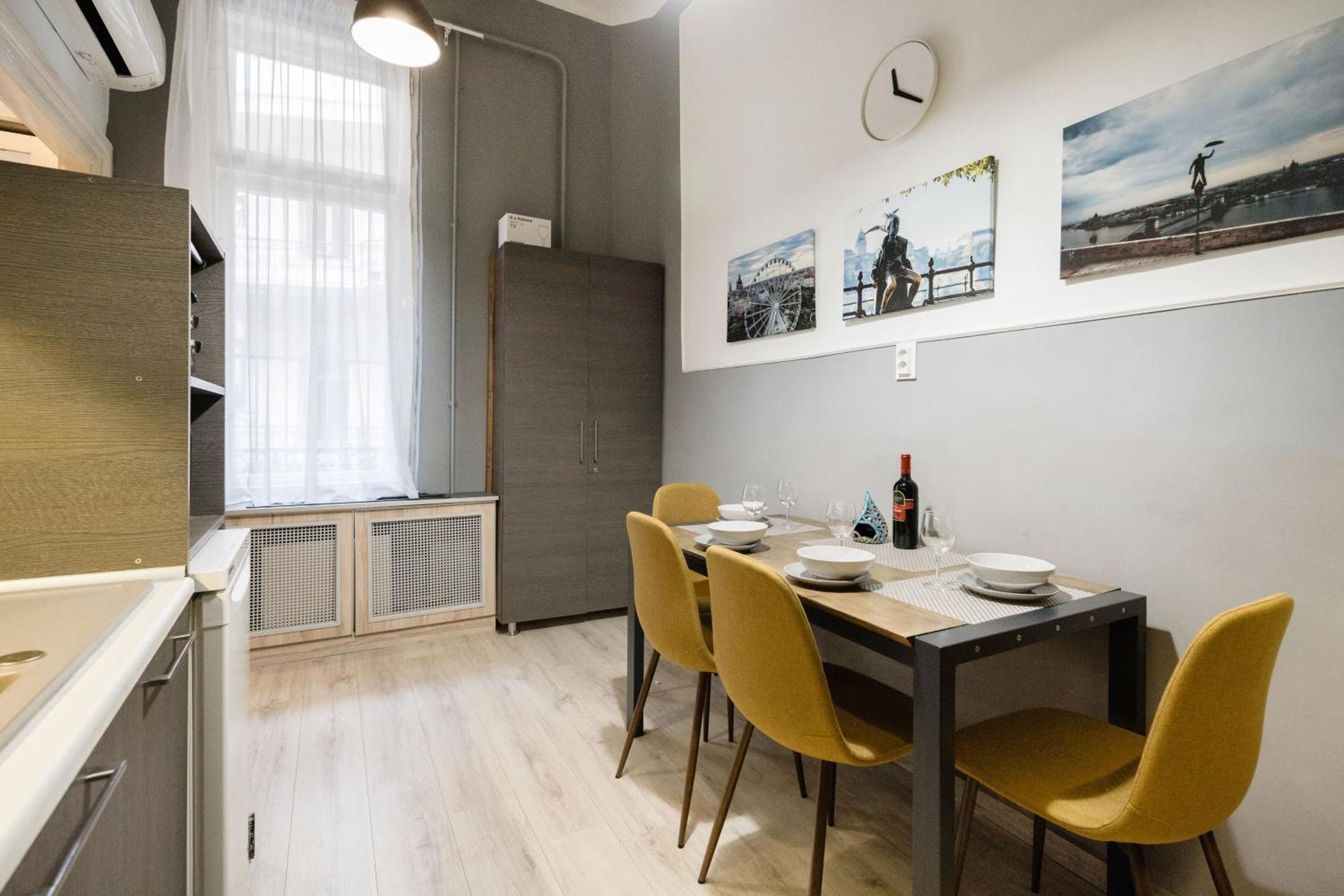 Urban Tranquillity By The Main Shopping Street Apartment Budapest Luaran gambar